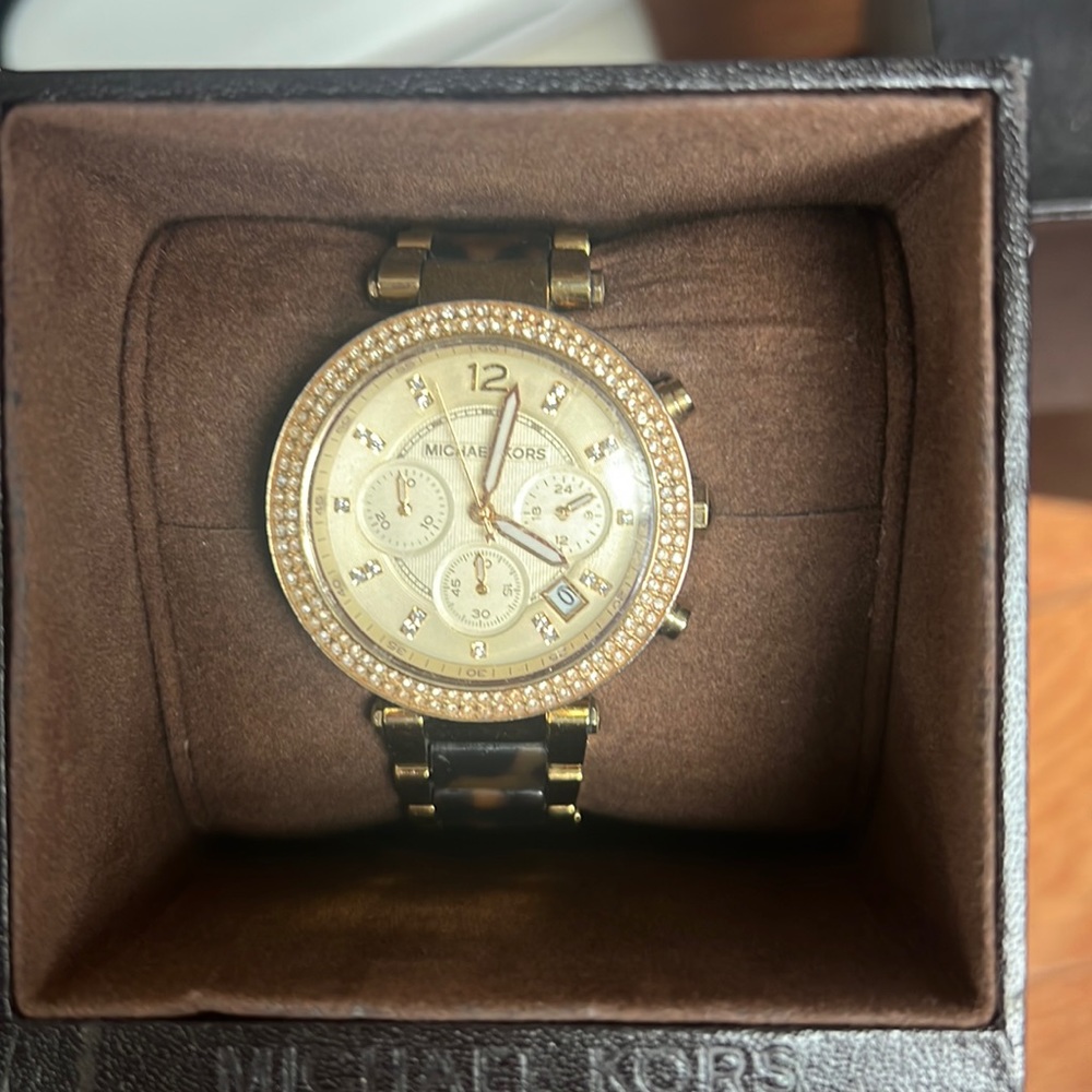 Women’s Michael Kors watch needs new battery